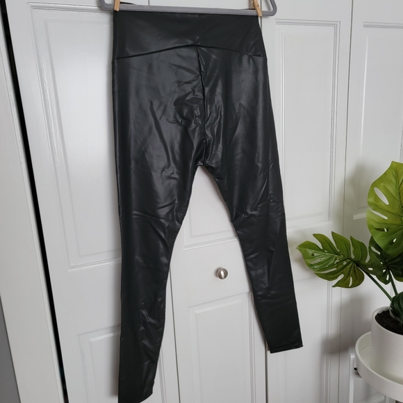 ModAndMe Viv Collection Faux Leather High Waisted Yoga Leggings Size Medium - Picture 5 of 8